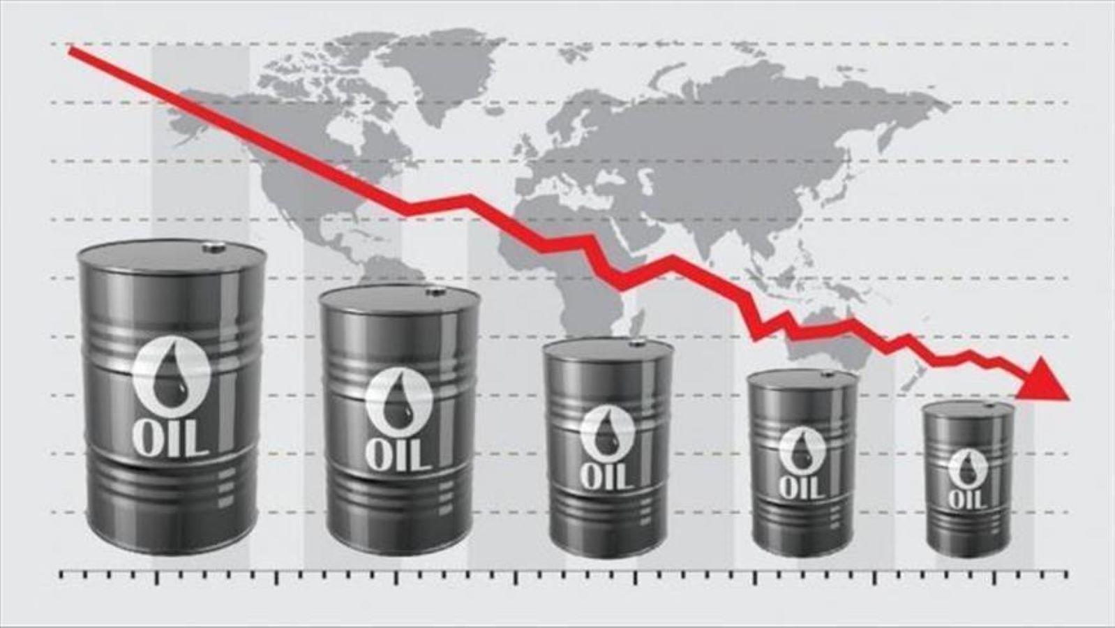 تراجع أسعار النفط 1% بفعل زيادة مفاجئة ثانية لمخزونات الخام الأمريكية